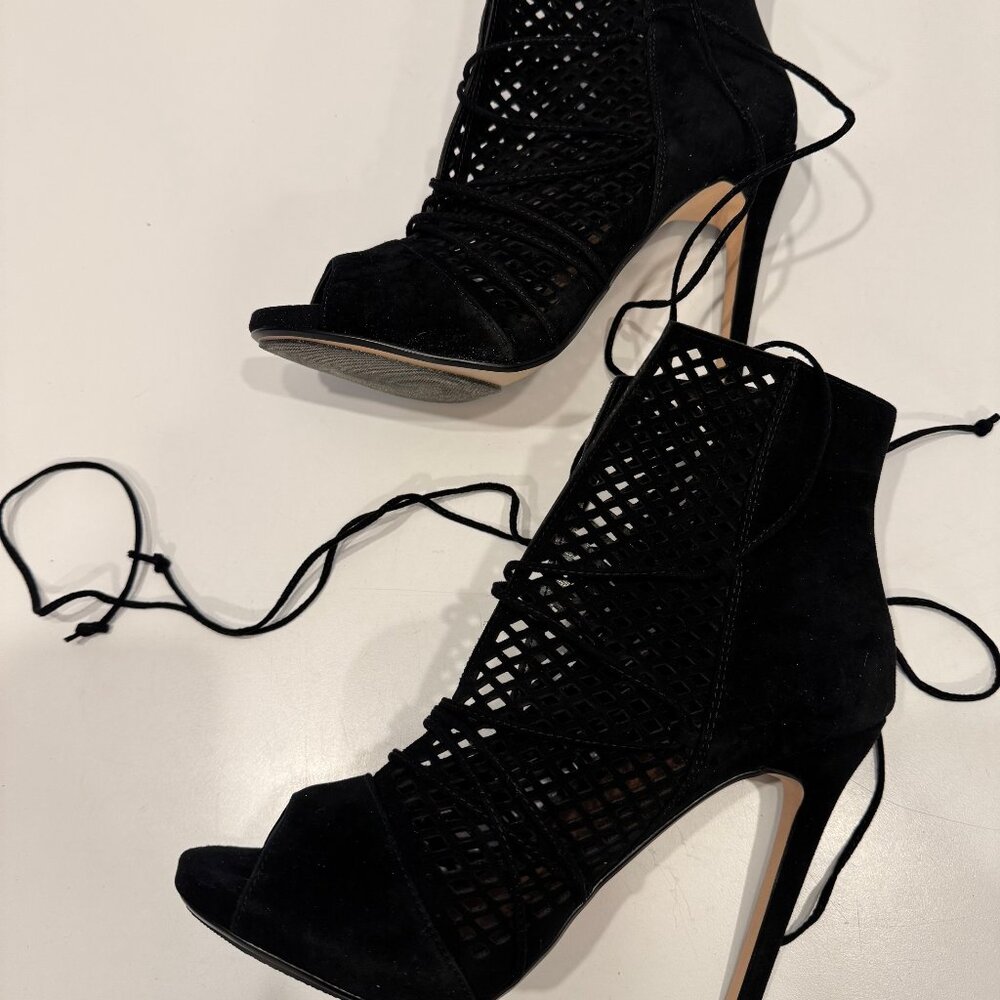 Steve Madden "MADDYE" Black Suede Ankle Booties - Size 9 - Excellent Condition